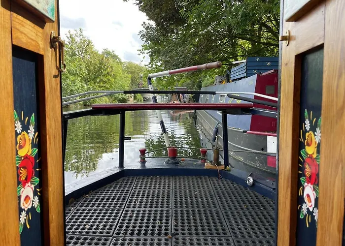 Cosy Canal Boat In Little Venice For Family & Friends