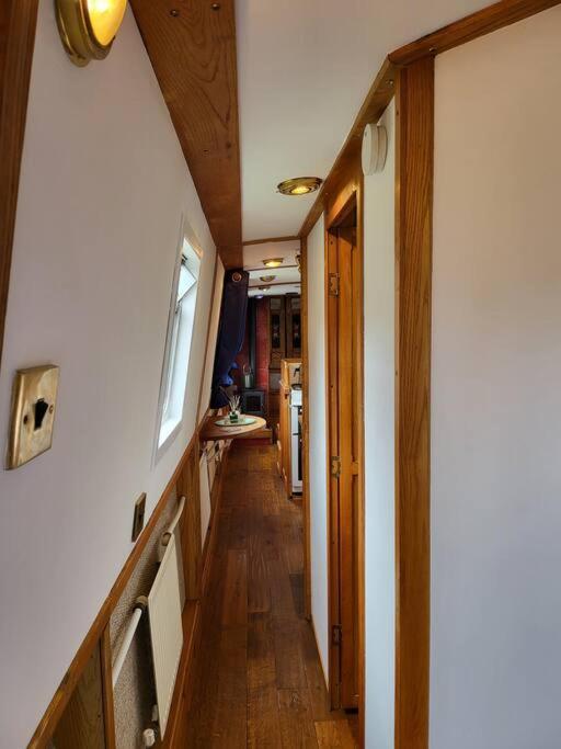 Cosy Canal Boat In Little Venice For Family & Friends Londra